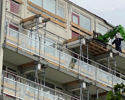 Renovatie galerijflats in volle gang